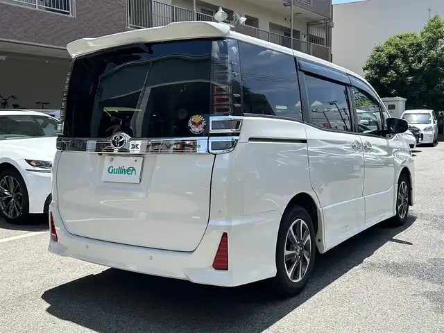 トヨタ ヴォクシー ZS 煌Ⅲ 大阪府 2021(令3)年 3.5万km ホワイトパールクリスタルシャイン アルパイン11インチナビ　/フルセグ・DVD再生・Bluetooth/バックカメラ/12.8インチ後席モニター　/トヨタセーフティセンス　/・プリクラッシュセーフティ/・レーンアシスト /・オートハイビーム/・クルーズコントロール/・先行車発進告知/・コーナーセンサー/ハーフレザーシート/LEDヘッドライト/前後ドラレコ /ETC /シート背面テーブル/ハーフレザー　/両側パワースライド/純正16インチAW/スマートキー×2/保証書/取扱説明書