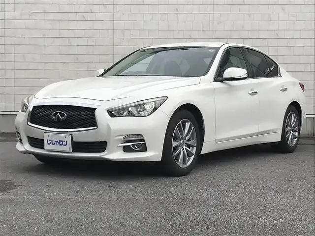 日産 スカイライン 200GT－t 栃木県 2014(平26)年 7.3万km クリスタルホワイトパール 株)IDOMが運営する【じしゃロン小山店】の自社ローン専用車両になります。こちらは現金またはオートローンご利用時の価格です。自社ローンご希望の方は別途その旨お申付け下さい//禁煙車/純正フルセグナビ/（CD/DVD/AM/FMラジオ）/(Bluetooth)/スマートキー/プッシュスタート/バックカメラ/クルーズコントロール/ＥＴＣ/パワーシート/アイドリングストップ/ステアリングリモコン/電動格納ドアミラー/パワーウインドウ/防眩ミラー/オートライト