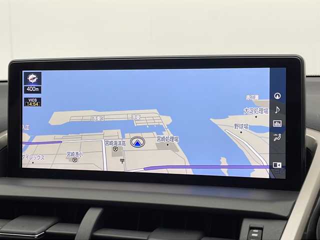 レクサス ＮＸ 300h Iパッケージ 宮崎県 2017(平29)年 5.8万km ソニッククォーツ 禁煙車/レクサスセーフティシステム/純正10.25型ナビTV/（CD/DVD/MSV/Blu-ray/Bluetooth/フルセグTV)/純正バックカメラ/サイドカメラ/純正ビルトイン2.0ETC/純正3眼LEDオートライト/純正LEDフォグ/純正18インチアルミ/純正フロアマット/プリクラッシュセーフティ/アダプティブクルーズコントロール/レーンディパーチャーアラート/オートマチックハイビーム/クリアランスソナー/本革シート/前席パワーシート/シートヒーター/パワーチルトステアリング/パドルシフト/ステアリングヒーター/パワーバックドア/デュアルオートエアコン（ナノイー）/スマートキー/プッシュエンジンスタート/新車時保証書/取扱い説明書