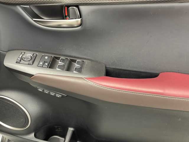 レクサス ＮＸ 300h Iパッケージ 宮崎県 2017(平29)年 5.8万km ソニッククォーツ 禁煙車/レクサスセーフティシステム/純正10.25型ナビTV/（CD/DVD/MSV/Blu-ray/Bluetooth/フルセグTV)/純正バックカメラ/サイドカメラ/純正ビルトイン2.0ETC/純正3眼LEDオートライト/純正LEDフォグ/純正18インチアルミ/純正フロアマット/プリクラッシュセーフティ/アダプティブクルーズコントロール/レーンディパーチャーアラート/オートマチックハイビーム/クリアランスソナー/本革シート/前席パワーシート/シートヒーター/パワーチルトステアリング/パドルシフト/ステアリングヒーター/パワーバックドア/デュアルオートエアコン（ナノイー）/スマートキー/プッシュエンジンスタート/新車時保証書/取扱い説明書