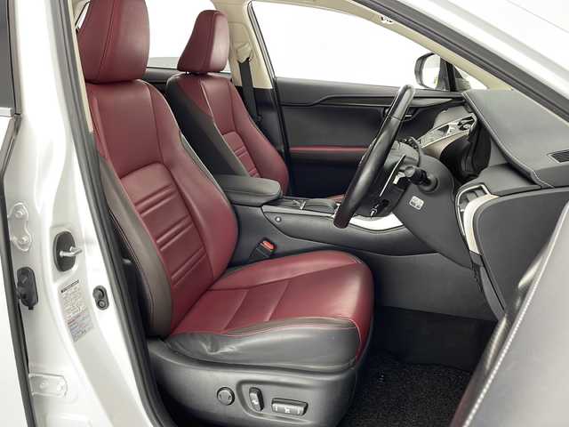 レクサス ＮＸ 300h Iパッケージ 宮崎県 2017(平29)年 5.8万km ソニッククォーツ 禁煙車/レクサスセーフティシステム/純正10.25型ナビTV/（CD/DVD/MSV/Blu-ray/Bluetooth/フルセグTV)/純正バックカメラ/サイドカメラ/純正ビルトイン2.0ETC/純正3眼LEDオートライト/純正LEDフォグ/純正18インチアルミ/純正フロアマット/プリクラッシュセーフティ/アダプティブクルーズコントロール/レーンディパーチャーアラート/オートマチックハイビーム/クリアランスソナー/本革シート/前席パワーシート/シートヒーター/パワーチルトステアリング/パドルシフト/ステアリングヒーター/パワーバックドア/デュアルオートエアコン（ナノイー）/スマートキー/プッシュエンジンスタート/新車時保証書/取扱い説明書