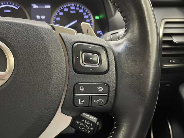 レクサス ＮＸ 300h Iパッケージ 宮崎県 2017(平29)年 5.8万km ソニッククォーツ 禁煙車/レクサスセーフティシステム/純正10.25型ナビTV/（CD/DVD/MSV/Blu-ray/Bluetooth/フルセグTV)/純正バックカメラ/サイドカメラ/純正ビルトイン2.0ETC/純正3眼LEDオートライト/純正LEDフォグ/純正18インチアルミ/純正フロアマット/プリクラッシュセーフティ/アダプティブクルーズコントロール/レーンディパーチャーアラート/オートマチックハイビーム/クリアランスソナー/本革シート/前席パワーシート/シートヒーター/パワーチルトステアリング/パドルシフト/ステアリングヒーター/パワーバックドア/デュアルオートエアコン（ナノイー）/スマートキー/プッシュエンジンスタート/新車時保証書/取扱い説明書
