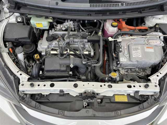 トヨタ アクア G G’s 滋賀県 2014(平26)年 6.8万km ライムホワイトパールクリスタルシャイン 禁煙車/社外ナビ/CD/DVD/Bluetooth/フルセグTV/バックカメラ/ハーフレザーシート/シートヒーター/ETC/ステアリングスイッチ/LEDヘッドライト/オートライト/プッシュスタート/スマートキー/純正アルミホイール