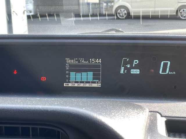 トヨタ アクア G G’s 滋賀県 2014(平26)年 6.8万km ライムホワイトパールクリスタルシャイン 禁煙車/社外ナビ/CD/DVD/Bluetooth/フルセグTV/バックカメラ/ハーフレザーシート/シートヒーター/ETC/ステアリングスイッチ/LEDヘッドライト/オートライト/プッシュスタート/スマートキー/純正アルミホイール