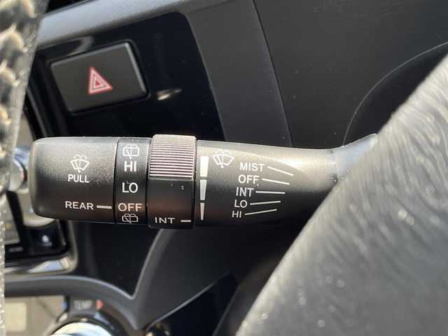 トヨタ アクア G G’s 滋賀県 2014(平26)年 6.8万km ライムホワイトパールクリスタルシャイン 禁煙車/社外ナビ/CD/DVD/Bluetooth/フルセグTV/バックカメラ/ハーフレザーシート/シートヒーター/ETC/ステアリングスイッチ/LEDヘッドライト/オートライト/プッシュスタート/スマートキー/純正アルミホイール