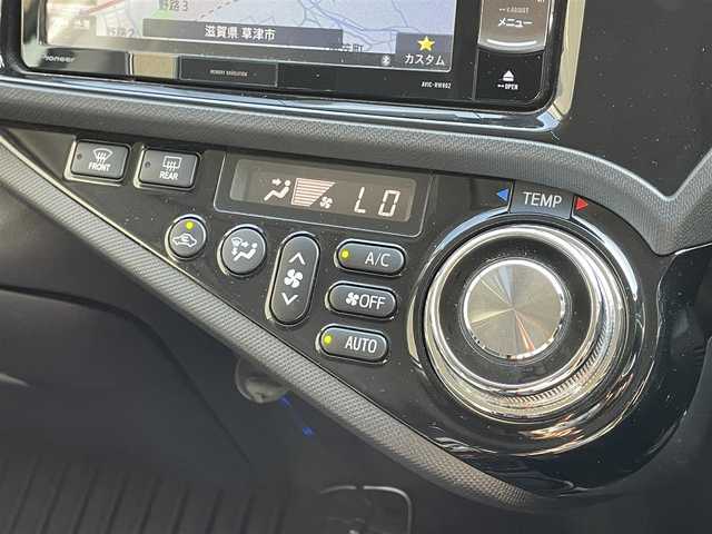トヨタ アクア G G’s 滋賀県 2014(平26)年 6.8万km ライムホワイトパールクリスタルシャイン 禁煙車/社外ナビ/CD/DVD/Bluetooth/フルセグTV/バックカメラ/ハーフレザーシート/シートヒーター/ETC/ステアリングスイッチ/LEDヘッドライト/オートライト/プッシュスタート/スマートキー/純正アルミホイール
