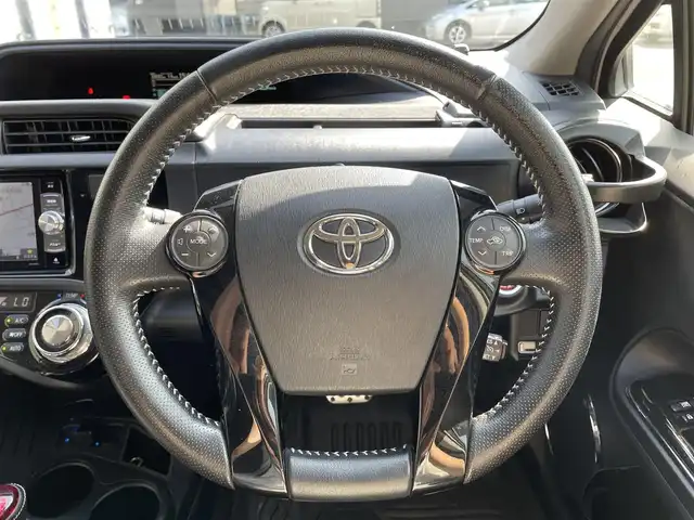 トヨタ アクア G G’s 滋賀県 2014(平26)年 6.8万km ライムホワイトパールクリスタルシャイン 禁煙車/社外ナビ/CD/DVD/Bluetooth/フルセグTV/バックカメラ/ハーフレザーシート/シートヒーター/ETC/ステアリングスイッチ/LEDヘッドライト/オートライト/プッシュスタート/スマートキー/純正アルミホイール
