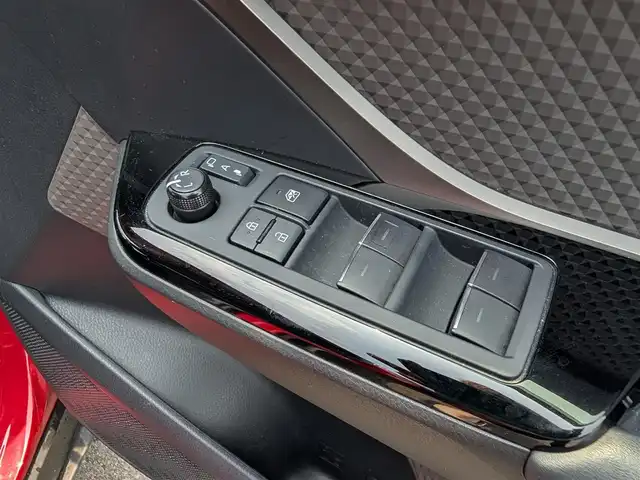 トヨタ Ｃ－ＨＲ G 福井県 2020(令2)年 4.1万km エモーショナルレッドⅡ ワンオーナー車/純正18インチAW/全車速追従機能付クルーズコントロール/前後コーナーセンサー/ビルトインETC/LEDヘッドライト/Fフォグ/SOSボタン/オートホールド/衝突被害軽減システム/純正メモリナビ/レーンキープアシスト/横滑り防止装置/盗難防止装置/アイドリングストップ/スタッドレスタイヤ積込/ダブル＋サイドエアバッグ/カーテンエアバッグ/純正フロアマット
