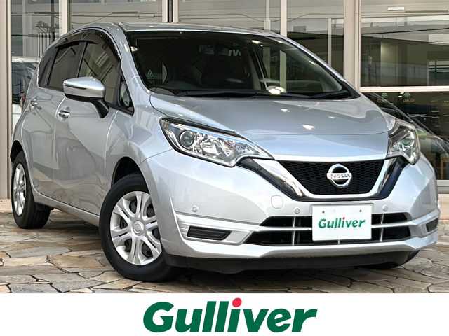 日産 ノート X 静岡県 2019(令1)年 5.2万km ブリリアントシルバー 安全機能/・コーナーセンサー/・レーンキープ/純正ナビ/・ラジオ/・フルセグTV/SD/CD/USB/Bluetooth/ipod/主要装備/・ドライブレコーダー　/・バックカメラ　/・オートライト　/・アイドリングストップ　/・スマートキー　/・プッシュスタート/・純正フロアマット　/・純正ホイールカバー/・ステアリングリモコン/・スタッドレスタイヤ有り