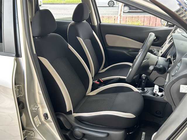日産 ノート X 静岡県 2019(令1)年 5.2万km ブリリアントシルバー 安全機能/・コーナーセンサー/・レーンキープ/純正ナビ/・ラジオ/・フルセグTV/SD/CD/USB/Bluetooth/ipod/主要装備/・ドライブレコーダー　/・バックカメラ　/・オートライト　/・アイドリングストップ　/・スマートキー　/・プッシュスタート/・純正フロアマット　/・純正ホイールカバー/・ステアリングリモコン/・スタッドレスタイヤ有り