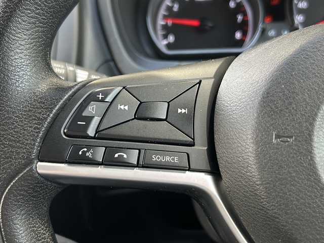 日産 ノート X 静岡県 2019(令1)年 5.2万km ブリリアントシルバー 安全機能/・コーナーセンサー/・レーンキープ/純正ナビ/・ラジオ/・フルセグTV/SD/CD/USB/Bluetooth/ipod/主要装備/・ドライブレコーダー　/・バックカメラ　/・オートライト　/・アイドリングストップ　/・スマートキー　/・プッシュスタート/・純正フロアマット　/・純正ホイールカバー/・ステアリングリモコン/・スタッドレスタイヤ有り