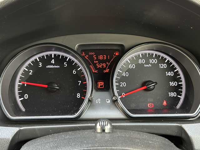 日産 ノート X 静岡県 2019(令1)年 5.2万km ブリリアントシルバー 安全機能/・コーナーセンサー/・レーンキープ/純正ナビ/・ラジオ/・フルセグTV/SD/CD/USB/Bluetooth/ipod/主要装備/・ドライブレコーダー　/・バックカメラ　/・オートライト　/・アイドリングストップ　/・スマートキー　/・プッシュスタート/・純正フロアマット　/・純正ホイールカバー/・ステアリングリモコン/・スタッドレスタイヤ有り
