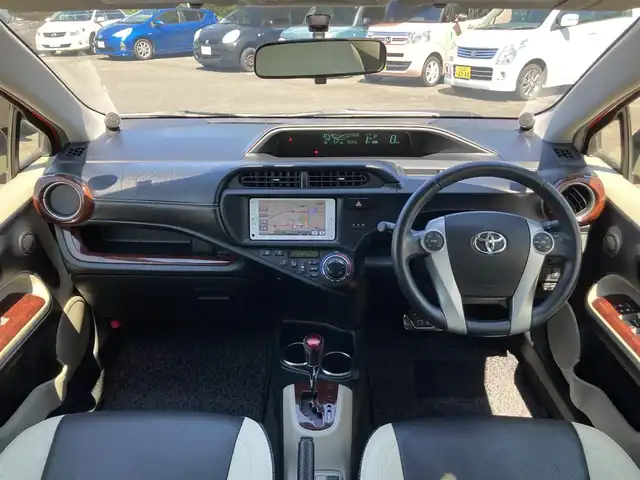 トヨタ アクア G 静岡県 2013(平25)年 7.6万km スーパーレッドⅤ 純正メモリーナビ(NSCP-W62)/　AM FM CD Bluetooth ワンセグ/LEDオートヘッドランプ/革巻きステアリング/ステアリングスイッチ/スマートキー＆プッシュスタート/社外16インチアルミホイール/ECO/EV MODE/スポーツペダル/純正ラゲッジマット/純正フロアマット/レザー調シートカバー/ワンオーナー/ETC/バックモニター