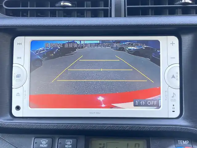 トヨタ アクア G 静岡県 2013(平25)年 7.6万km スーパーレッドⅤ 純正メモリーナビ(NSCP-W62)/　AM FM CD Bluetooth ワンセグ/LEDオートヘッドランプ/革巻きステアリング/ステアリングスイッチ/スマートキー＆プッシュスタート/社外16インチアルミホイール/ECO/EV MODE/スポーツペダル/純正ラゲッジマット/純正フロアマット/レザー調シートカバー/ワンオーナー/ETC/バックモニター
