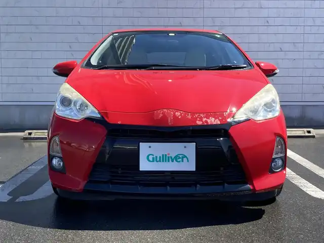 トヨタ アクア G 静岡県 2013(平25)年 7.6万km スーパーレッドⅤ 純正メモリーナビ(NSCP-W62)/　AM FM CD Bluetooth ワンセグ/LEDオートヘッドランプ/革巻きステアリング/ステアリングスイッチ/スマートキー＆プッシュスタート/社外16インチアルミホイール/ECO/EV MODE/スポーツペダル/純正ラゲッジマット/純正フロアマット/レザー調シートカバー/ワンオーナー/ETC/バックモニター