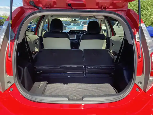 トヨタ アクア G 静岡県 2013(平25)年 7.6万km スーパーレッドⅤ 純正メモリーナビ(NSCP-W62)/　AM FM CD Bluetooth ワンセグ/LEDオートヘッドランプ/革巻きステアリング/ステアリングスイッチ/スマートキー＆プッシュスタート/社外16インチアルミホイール/ECO/EV MODE/スポーツペダル/純正ラゲッジマット/純正フロアマット/レザー調シートカバー/ワンオーナー/ETC/バックモニター