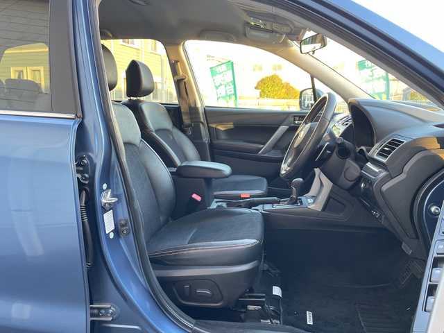 スバル フォレスター Xブレイク 神奈川県 2015(平27)年 5.4万km クォーツブルーP ワンオーナー/純正ディーラーナビ/(CD/DVD/SD/USB/BT/フルセグTV)/バックカメラ/衝突被害軽減ブレーキ/レーンキープアシスト/横滑り防止装置/レーダークルーズコントロール/アイドリングストップ/パドルシフト/ハーフレザーシート/D/N席シートヒーター/D/N席パワーシート/ETC/ルーフレール/純正フロアマット/オートライト/ステアリングスイッチ/スペアキー×1/保証書/取扱説明書