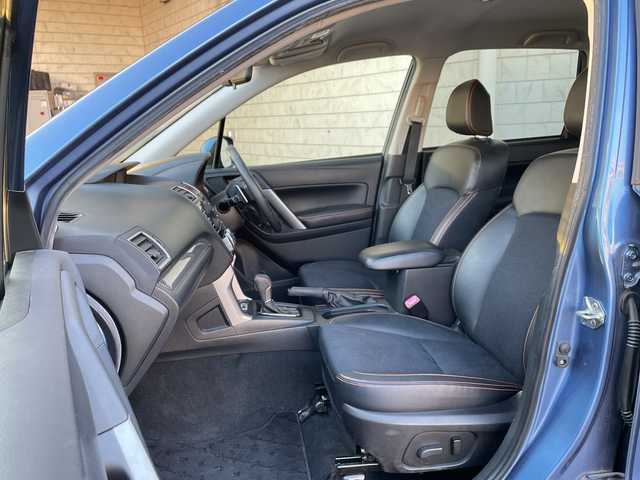 スバル フォレスター Xブレイク 神奈川県 2015(平27)年 5.4万km クォーツブルーP ワンオーナー/純正ディーラーナビ/(CD/DVD/SD/USB/BT/フルセグTV)/バックカメラ/衝突被害軽減ブレーキ/レーンキープアシスト/横滑り防止装置/レーダークルーズコントロール/アイドリングストップ/パドルシフト/ハーフレザーシート/D/N席シートヒーター/D/N席パワーシート/ETC/ルーフレール/純正フロアマット/オートライト/ステアリングスイッチ/スペアキー×1/保証書/取扱説明書