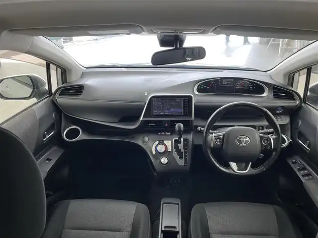 トヨタ シエンタ ハイブリッド ファンベースG セーフティED 兵庫県 2020(令2)年 3.5万km シルバーM ・Toyota　Safety　Sense/・プリクラッシュセーフティ/・レーンディパチャーアラート/・オートマチックハイビーム/・パーキングサポートブレーキ/・クリアランスソナー/・先行車発進告知/・誤発進抑制機能/・LEDランプパッケージ/・Bi-Beam LEDヘッドランプ/・LEDフロントフォグランプ/・リヤコンビネーションランプ/・コンライト/・スーパーUVカット＆シートヒーターパッケージ/UVカットガラス/・シートヒーター/・ステアリングヒーター/・純正SDナビ（NSZT-W68T）/CD/DVD/Bluetooth/TV/HDMI/・パノラミックビューモニター/・ビルトインETC/・AC１００V/・クルーズコントロール/・ステアリングスイッチ/・両側パワースライドドア/・純正フロアマット/・ドアバイザー/・スマートキー/・プッシュスタート/・革巻きステアリング