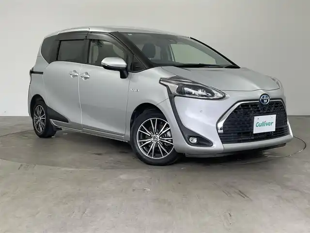 トヨタ シエンタ ハイブリッド ファンベースG セーフティED 兵庫県 2020(令2)年 3.5万km シルバーM ・Toyota　Safety　Sense/・プリクラッシュセーフティ/・レーンディパチャーアラート/・オートマチックハイビーム/・パーキングサポートブレーキ/・クリアランスソナー/・先行車発進告知/・誤発進抑制機能/・LEDランプパッケージ/・Bi-Beam LEDヘッドランプ/・LEDフロントフォグランプ/・リヤコンビネーションランプ/・コンライト/・スーパーUVカット＆シートヒーターパッケージ/UVカットガラス/・シートヒーター/・ステアリングヒーター/・純正SDナビ（NSZT-W68T）/CD/DVD/Bluetooth/TV/HDMI/・パノラミックビューモニター/・ビルトインETC/・AC１００V/・クルーズコントロール/・ステアリングスイッチ/・両側パワースライドドア/・純正フロアマット/・ドアバイザー/・スマートキー/・プッシュスタート/・革巻きステアリング