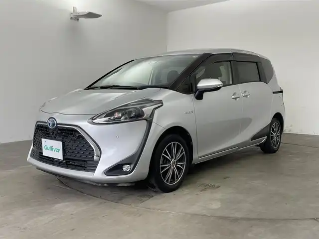 トヨタ シエンタ ハイブリッド ファンベースG セーフティED 兵庫県 2020(令2)年 3.5万km シルバーM ・Toyota　Safety　Sense/・プリクラッシュセーフティ/・レーンディパチャーアラート/・オートマチックハイビーム/・パーキングサポートブレーキ/・クリアランスソナー/・先行車発進告知/・誤発進抑制機能/・LEDランプパッケージ/・Bi-Beam LEDヘッドランプ/・LEDフロントフォグランプ/・リヤコンビネーションランプ/・コンライト/・スーパーUVカット＆シートヒーターパッケージ/UVカットガラス/・シートヒーター/・ステアリングヒーター/・純正SDナビ（NSZT-W68T）/CD/DVD/Bluetooth/TV/HDMI/・パノラミックビューモニター/・ビルトインETC/・AC１００V/・クルーズコントロール/・ステアリングスイッチ/・両側パワースライドドア/・純正フロアマット/・ドアバイザー/・スマートキー/・プッシュスタート/・革巻きステアリング