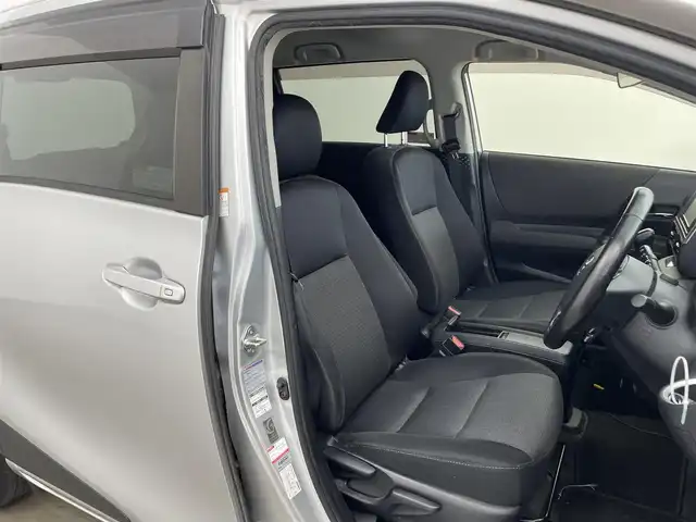 トヨタ シエンタ ハイブリッド ファンベースG セーフティED 兵庫県 2020(令2)年 3.5万km シルバーM ・Toyota　Safety　Sense/・プリクラッシュセーフティ/・レーンディパチャーアラート/・オートマチックハイビーム/・パーキングサポートブレーキ/・クリアランスソナー/・先行車発進告知/・誤発進抑制機能/・LEDランプパッケージ/・Bi-Beam LEDヘッドランプ/・LEDフロントフォグランプ/・リヤコンビネーションランプ/・コンライト/・スーパーUVカット＆シートヒーターパッケージ/UVカットガラス/・シートヒーター/・ステアリングヒーター/・純正SDナビ（NSZT-W68T）/CD/DVD/Bluetooth/TV/HDMI/・パノラミックビューモニター/・ビルトインETC/・AC１００V/・クルーズコントロール/・ステアリングスイッチ/・両側パワースライドドア/・純正フロアマット/・ドアバイザー/・スマートキー/・プッシュスタート/・革巻きステアリング