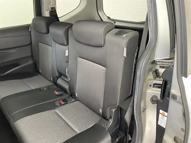 トヨタ シエンタ ハイブリッド ファンベースG セーフティED 兵庫県 2020(令2)年 3.5万km シルバーM ・Toyota　Safety　Sense/・プリクラッシュセーフティ/・レーンディパチャーアラート/・オートマチックハイビーム/・パーキングサポートブレーキ/・クリアランスソナー/・先行車発進告知/・誤発進抑制機能/・LEDランプパッケージ/・Bi-Beam LEDヘッドランプ/・LEDフロントフォグランプ/・リヤコンビネーションランプ/・コンライト/・スーパーUVカット＆シートヒーターパッケージ/UVカットガラス/・シートヒーター/・ステアリングヒーター/・純正SDナビ（NSZT-W68T）/CD/DVD/Bluetooth/TV/HDMI/・パノラミックビューモニター/・ビルトインETC/・AC１００V/・クルーズコントロール/・ステアリングスイッチ/・両側パワースライドドア/・純正フロアマット/・ドアバイザー/・スマートキー/・プッシュスタート/・革巻きステアリング