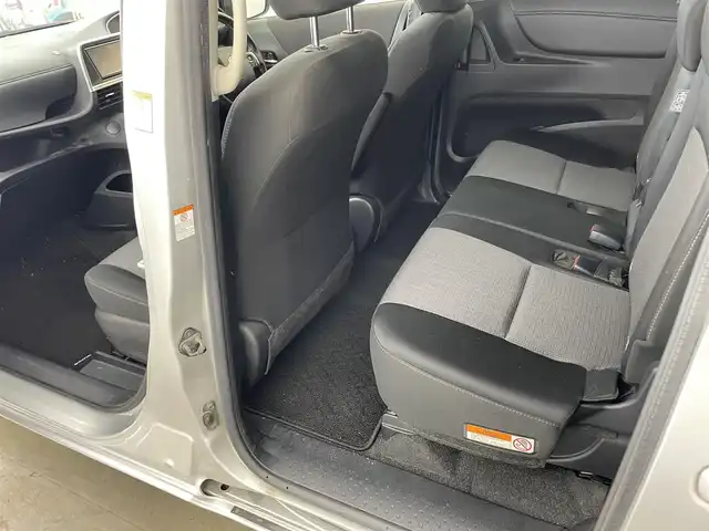 トヨタ シエンタ ハイブリッド ファンベースG セーフティED 兵庫県 2020(令2)年 3.5万km シルバーM ・Toyota　Safety　Sense/・プリクラッシュセーフティ/・レーンディパチャーアラート/・オートマチックハイビーム/・パーキングサポートブレーキ/・クリアランスソナー/・先行車発進告知/・誤発進抑制機能/・LEDランプパッケージ/・Bi-Beam LEDヘッドランプ/・LEDフロントフォグランプ/・リヤコンビネーションランプ/・コンライト/・スーパーUVカット＆シートヒーターパッケージ/UVカットガラス/・シートヒーター/・ステアリングヒーター/・純正SDナビ（NSZT-W68T）/CD/DVD/Bluetooth/TV/HDMI/・パノラミックビューモニター/・ビルトインETC/・AC１００V/・クルーズコントロール/・ステアリングスイッチ/・両側パワースライドドア/・純正フロアマット/・ドアバイザー/・スマートキー/・プッシュスタート/・革巻きステアリング