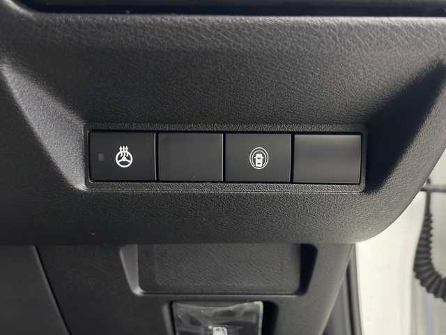 日産 ノート X FOUR 秋田県 2022(令4)年 4万km ピュアホワイトパール 4WD/全方位カメラ　/衝突被害軽減システム　/横滑り防止装置　/デジタルルームミラー　/前席シートヒーター　/ステアリングヒーター　/LEDヘッドライト　/フォグランプ　/オートマチックハイビーム/インテリジェントキー　/前後クリアランスソナー/純正ドアバイザー/純正アルミホイールキャップ/純正フロアマット/ステアリングスイッチ/電動パーキング/オートブレーキホールド/スペアキー/プッシュスタート