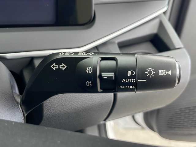 日産 ノート X FOUR 秋田県 2022(令4)年 4万km ピュアホワイトパール 4WD/全方位カメラ　/衝突被害軽減システム　/横滑り防止装置　/デジタルルームミラー　/前席シートヒーター　/ステアリングヒーター　/LEDヘッドライト　/フォグランプ　/オートマチックハイビーム/インテリジェントキー　/前後クリアランスソナー/純正ドアバイザー/純正アルミホイールキャップ/純正フロアマット/ステアリングスイッチ/電動パーキング/オートブレーキホールド/スペアキー/プッシュスタート