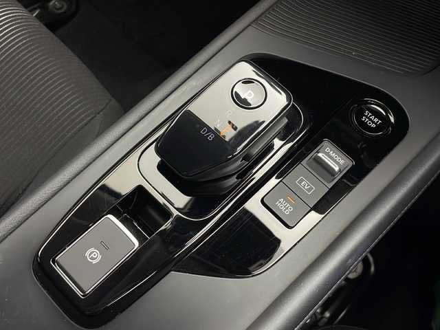 日産 ノート X FOUR 秋田県 2022(令4)年 4万km ピュアホワイトパール 4WD/全方位カメラ　/衝突被害軽減システム　/横滑り防止装置　/デジタルルームミラー　/前席シートヒーター　/ステアリングヒーター　/LEDヘッドライト　/フォグランプ　/オートマチックハイビーム/インテリジェントキー　/前後クリアランスソナー/純正ドアバイザー/純正アルミホイールキャップ/純正フロアマット/ステアリングスイッチ/電動パーキング/オートブレーキホールド/スペアキー/プッシュスタート