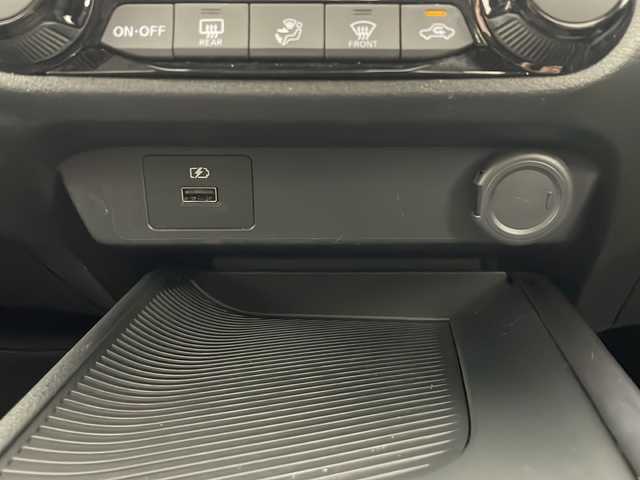 日産 ノート X FOUR 秋田県 2022(令4)年 4万km ピュアホワイトパール 4WD/全方位カメラ　/衝突被害軽減システム　/横滑り防止装置　/デジタルルームミラー　/前席シートヒーター　/ステアリングヒーター　/LEDヘッドライト　/フォグランプ　/オートマチックハイビーム/インテリジェントキー　/前後クリアランスソナー/純正ドアバイザー/純正アルミホイールキャップ/純正フロアマット/ステアリングスイッチ/電動パーキング/オートブレーキホールド/スペアキー/プッシュスタート