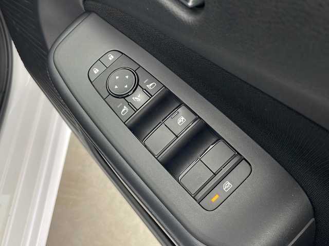 日産 ノート X FOUR 秋田県 2022(令4)年 4万km ピュアホワイトパール 4WD/全方位カメラ　/衝突被害軽減システム　/横滑り防止装置　/デジタルルームミラー　/前席シートヒーター　/ステアリングヒーター　/LEDヘッドライト　/フォグランプ　/オートマチックハイビーム/インテリジェントキー　/前後クリアランスソナー/純正ドアバイザー/純正アルミホイールキャップ/純正フロアマット/ステアリングスイッチ/電動パーキング/オートブレーキホールド/スペアキー/プッシュスタート