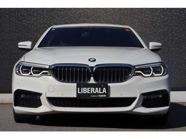 ＢＭＷ ５３０ｉ Mスポーツ 大分県 2018(平30)年 4.6万km アルピンホワイトⅢ 当店買取車両/インテリジェントセーフティ/アダプティブクルーズコントロール/ブラインドスポットモニター/純正ナビ/地デジ/Bluetooth/３６０°カメラ/黒革/全席シートＨ/パワーシート/パドルシフト/ＬＥＤヘッドライト/オートハイビーム/純正１９インチＡＷ/ミラー一体型ＥＴＣ/社外ドライブレコーダー（HDR360G）