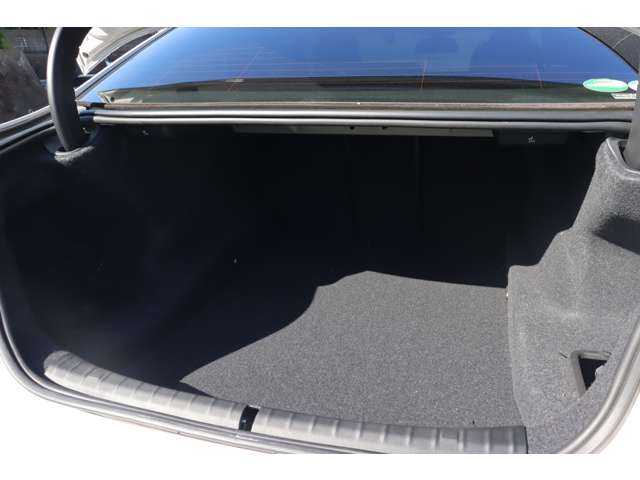 ＢＭＷ ５３０ｉ Mスポーツ 大分県 2018(平30)年 4.6万km アルピンホワイトⅢ 当店買取車両/インテリジェントセーフティ/アダプティブクルーズコントロール/ブラインドスポットモニター/純正ナビ/地デジ/Bluetooth/３６０°カメラ/黒革/全席シートＨ/パワーシート/パドルシフト/ＬＥＤヘッドライト/オートハイビーム/純正１９インチＡＷ/ミラー一体型ＥＴＣ/社外ドライブレコーダー（HDR360G）