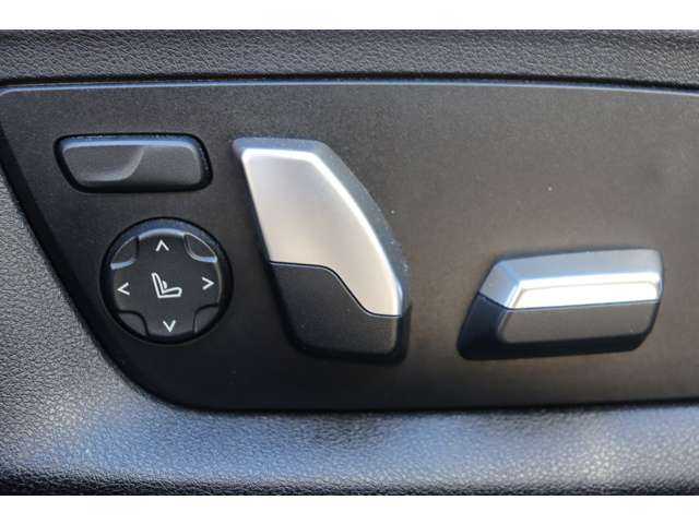 ＢＭＷ ５３０ｉ Mスポーツ 大分県 2018(平30)年 4.6万km アルピンホワイトⅢ 当店買取車両/インテリジェントセーフティ/アダプティブクルーズコントロール/ブラインドスポットモニター/純正ナビ/地デジ/Bluetooth/３６０°カメラ/黒革/全席シートＨ/パワーシート/パドルシフト/ＬＥＤヘッドライト/オートハイビーム/純正１９インチＡＷ/ミラー一体型ＥＴＣ/社外ドライブレコーダー（HDR360G）