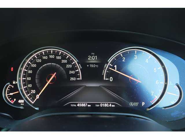 ＢＭＷ ５３０ｉ Mスポーツ 大分県 2018(平30)年 4.6万km アルピンホワイトⅢ 当店買取車両/インテリジェントセーフティ/アダプティブクルーズコントロール/ブラインドスポットモニター/純正ナビ/地デジ/Bluetooth/３６０°カメラ/黒革/全席シートＨ/パワーシート/パドルシフト/ＬＥＤヘッドライト/オートハイビーム/純正１９インチＡＷ/ミラー一体型ＥＴＣ/社外ドライブレコーダー（HDR360G）