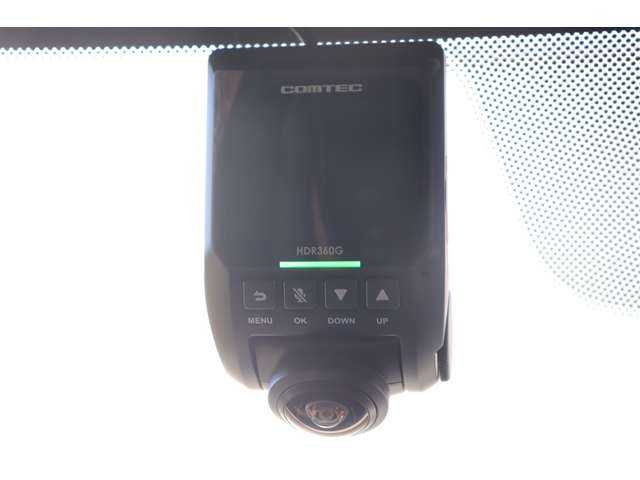 ＢＭＷ ５３０ｉ Mスポーツ 大分県 2018(平30)年 4.6万km アルピンホワイトⅢ 当店買取車両/インテリジェントセーフティ/アダプティブクルーズコントロール/ブラインドスポットモニター/純正ナビ/地デジ/Bluetooth/３６０°カメラ/黒革/全席シートＨ/パワーシート/パドルシフト/ＬＥＤヘッドライト/オートハイビーム/純正１９インチＡＷ/ミラー一体型ＥＴＣ/社外ドライブレコーダー（HDR360G）