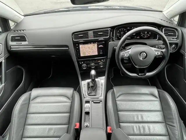 フォルクスワーゲン ゴルフ TSI ハイライン マイスター 栃木県 2020(令2)年 4.6万km 紺 黒革シート　/純正ナビ　/CD/DVD/Blutooth　/バックカメラ　/エマージェンシーブレーキ　/レーンキープアシスト　/アダクティブクルーズコントロール　/ブラインドスポットディテクション　/エレクトロニックパーキングブレーキ　/パーキングアシスト　/前後コーナーセンサー　/ETC2.0　/前席シートヒーター　/スペアキー1本