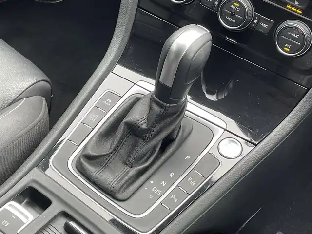 フォルクスワーゲン ゴルフ TSI ハイライン マイスター 栃木県 2020(令2)年 4.6万km 紺 黒革シート　/純正ナビ　/CD/DVD/Blutooth　/バックカメラ　/エマージェンシーブレーキ　/レーンキープアシスト　/アダクティブクルーズコントロール　/ブラインドスポットディテクション　/エレクトロニックパーキングブレーキ　/パーキングアシスト　/前後コーナーセンサー　/ETC2.0　/前席シートヒーター　/スペアキー1本