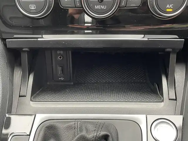 フォルクスワーゲン ゴルフ TSI ハイライン マイスター 栃木県 2020(令2)年 4.6万km 紺 黒革シート　/純正ナビ　/CD/DVD/Blutooth　/バックカメラ　/エマージェンシーブレーキ　/レーンキープアシスト　/アダクティブクルーズコントロール　/ブラインドスポットディテクション　/エレクトロニックパーキングブレーキ　/パーキングアシスト　/前後コーナーセンサー　/ETC2.0　/前席シートヒーター　/スペアキー1本