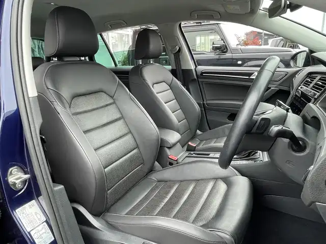 フォルクスワーゲン ゴルフ TSI ハイライン マイスター 栃木県 2020(令2)年 4.6万km 紺 黒革シート　/純正ナビ　/CD/DVD/Blutooth　/バックカメラ　/エマージェンシーブレーキ　/レーンキープアシスト　/アダクティブクルーズコントロール　/ブラインドスポットディテクション　/エレクトロニックパーキングブレーキ　/パーキングアシスト　/前後コーナーセンサー　/ETC2.0　/前席シートヒーター　/スペアキー1本