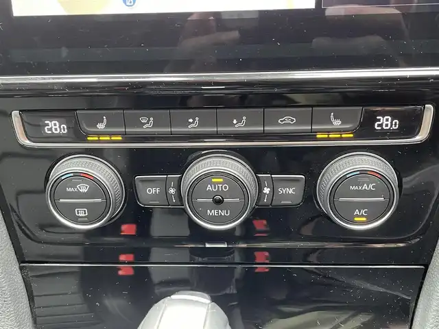 フォルクスワーゲン ゴルフ TSI ハイライン マイスター 栃木県 2020(令2)年 4.6万km 紺 黒革シート　/純正ナビ　/CD/DVD/Blutooth　/バックカメラ　/エマージェンシーブレーキ　/レーンキープアシスト　/アダクティブクルーズコントロール　/ブラインドスポットディテクション　/エレクトロニックパーキングブレーキ　/パーキングアシスト　/前後コーナーセンサー　/ETC2.0　/前席シートヒーター　/スペアキー1本