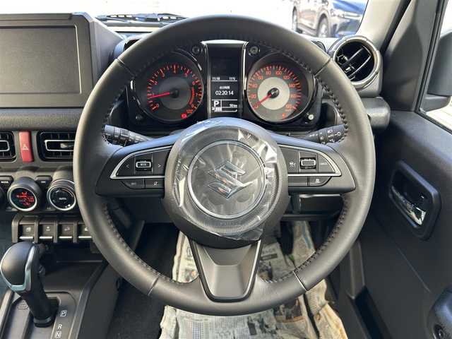 スズキ ジムニー ノマド FC 道東・釧路十勝 2025(令7)年 0.1千km Ｄグリーン 未使用/ワンオーナー/4WD/デュアルカメラブレーキサポート/・衝突被害軽減ブレーキ/・後退時ブレーキサポート/・誤発進抑制機能/・後方誤発進抑制機能/・アクティブクルーズコントロール/ステアリングスイッチ/アイドリングストップ/スマートキー/スペアキー/シートヒーター（D+N席）/背面タイヤ/純正AWサマータイヤ/横滑り防止装置/コーナーセンサー/レーンキープアシスト/オートライト/ダウンヒルアシストコントロール/純正LEDヘッドライト/保証書/取扱説明書/記録簿