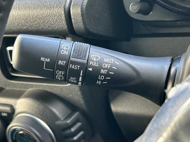 スズキ ジムニー ノマド FC 道東・釧路十勝 2025(令7)年 0.1千km Ｄグリーン 未使用/ワンオーナー/4WD/デュアルカメラブレーキサポート/・衝突被害軽減ブレーキ/・後退時ブレーキサポート/・誤発進抑制機能/・後方誤発進抑制機能/・アクティブクルーズコントロール/ステアリングスイッチ/アイドリングストップ/スマートキー/スペアキー/シートヒーター（D+N席）/背面タイヤ/純正AWサマータイヤ/横滑り防止装置/コーナーセンサー/レーンキープアシスト/オートライト/ダウンヒルアシストコントロール/純正LEDヘッドライト/保証書/取扱説明書/記録簿