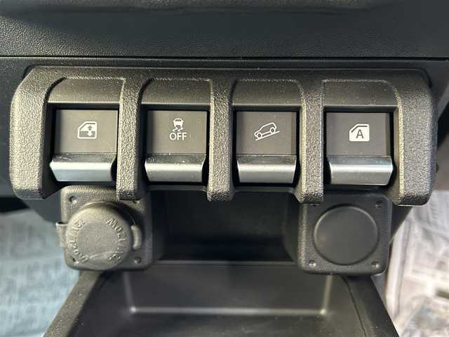 スズキ ジムニー ノマド FC 道東・釧路十勝 2025(令7)年 0.1千km Ｄグリーン 未使用/ワンオーナー/4WD/デュアルカメラブレーキサポート/・衝突被害軽減ブレーキ/・後退時ブレーキサポート/・誤発進抑制機能/・後方誤発進抑制機能/・アクティブクルーズコントロール/ステアリングスイッチ/アイドリングストップ/スマートキー/スペアキー/シートヒーター（D+N席）/背面タイヤ/純正AWサマータイヤ/横滑り防止装置/コーナーセンサー/レーンキープアシスト/オートライト/ダウンヒルアシストコントロール/純正LEDヘッドライト/保証書/取扱説明書/記録簿