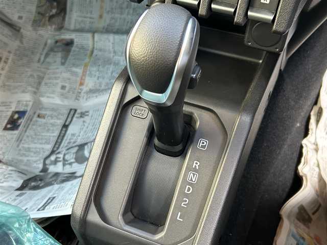 スズキ ジムニー ノマド FC 道東・釧路十勝 2025(令7)年 0.1千km Ｄグリーン 未使用/ワンオーナー/4WD/デュアルカメラブレーキサポート/・衝突被害軽減ブレーキ/・後退時ブレーキサポート/・誤発進抑制機能/・後方誤発進抑制機能/・アクティブクルーズコントロール/ステアリングスイッチ/アイドリングストップ/スマートキー/スペアキー/シートヒーター（D+N席）/背面タイヤ/純正AWサマータイヤ/横滑り防止装置/コーナーセンサー/レーンキープアシスト/オートライト/ダウンヒルアシストコントロール/純正LEDヘッドライト/保証書/取扱説明書/記録簿