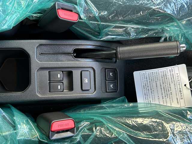 スズキ ジムニー ノマド FC 道東・釧路十勝 2025(令7)年 0.1千km Ｄグリーン 未使用/ワンオーナー/4WD/デュアルカメラブレーキサポート/・衝突被害軽減ブレーキ/・後退時ブレーキサポート/・誤発進抑制機能/・後方誤発進抑制機能/・アクティブクルーズコントロール/ステアリングスイッチ/アイドリングストップ/スマートキー/スペアキー/シートヒーター（D+N席）/背面タイヤ/純正AWサマータイヤ/横滑り防止装置/コーナーセンサー/レーンキープアシスト/オートライト/ダウンヒルアシストコントロール/純正LEDヘッドライト/保証書/取扱説明書/記録簿