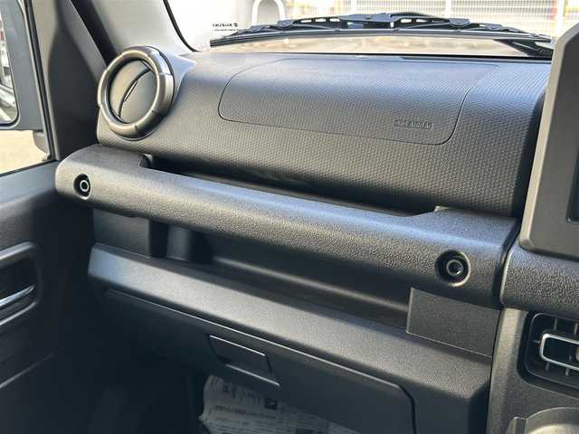 スズキ ジムニー ノマド FC 道東・釧路十勝 2025(令7)年 0.1千km Ｄグリーン 未使用/ワンオーナー/4WD/デュアルカメラブレーキサポート/・衝突被害軽減ブレーキ/・後退時ブレーキサポート/・誤発進抑制機能/・後方誤発進抑制機能/・アクティブクルーズコントロール/ステアリングスイッチ/アイドリングストップ/スマートキー/スペアキー/シートヒーター（D+N席）/背面タイヤ/純正AWサマータイヤ/横滑り防止装置/コーナーセンサー/レーンキープアシスト/オートライト/ダウンヒルアシストコントロール/純正LEDヘッドライト/保証書/取扱説明書/記録簿