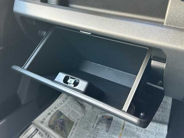 スズキ ジムニー ノマド FC 道東・釧路十勝 2025(令7)年 0.1千km Ｄグリーン 未使用/ワンオーナー/4WD/デュアルカメラブレーキサポート/・衝突被害軽減ブレーキ/・後退時ブレーキサポート/・誤発進抑制機能/・後方誤発進抑制機能/・アクティブクルーズコントロール/ステアリングスイッチ/アイドリングストップ/スマートキー/スペアキー/シートヒーター（D+N席）/背面タイヤ/純正AWサマータイヤ/横滑り防止装置/コーナーセンサー/レーンキープアシスト/オートライト/ダウンヒルアシストコントロール/純正LEDヘッドライト/保証書/取扱説明書/記録簿